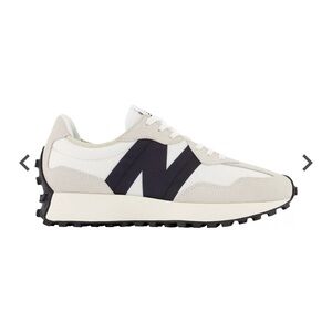 MOST popular ✨NEW Balance Women's 327 ✨size 8 1/2 worn once. Mint condition!